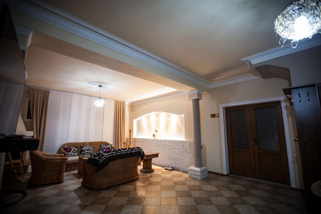 Twins Hotel Dushanbe Ngoại thất bức ảnh