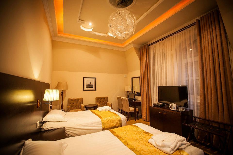 Twins Hotel Dushanbe Ngoại thất bức ảnh