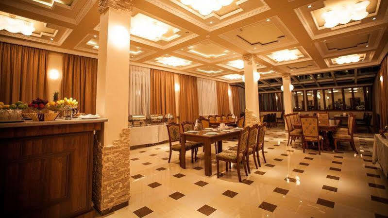 Twins Hotel Dushanbe Ngoại thất bức ảnh